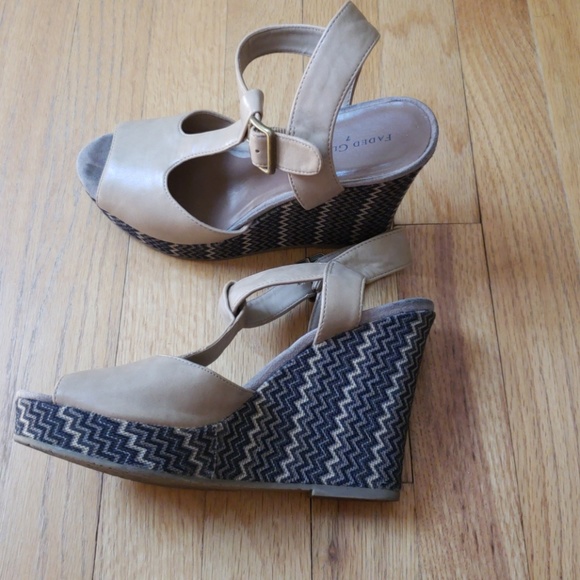 Sandals - Picture 2 of 4